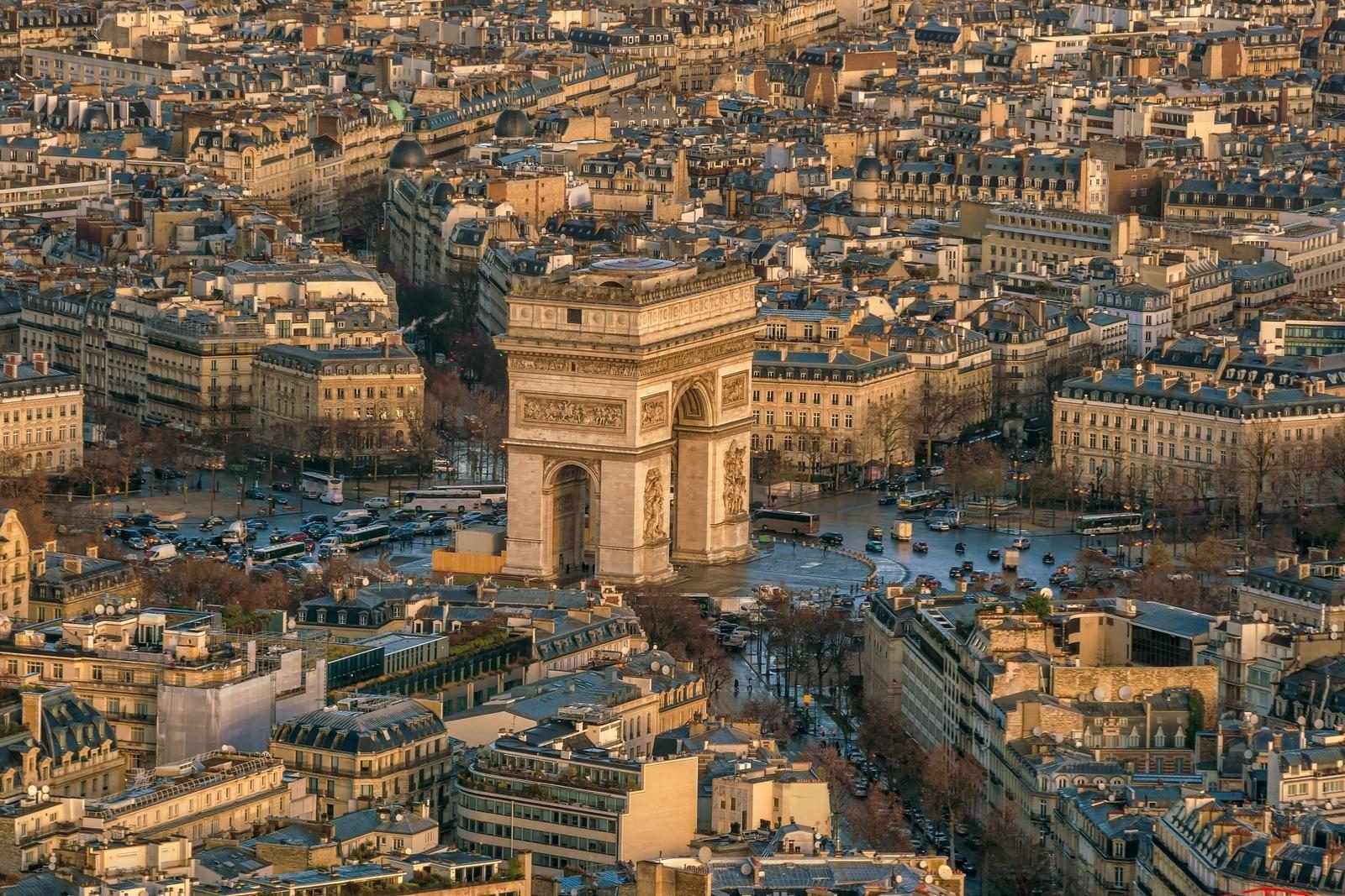 Circulación y estacionamiento fuertemente restringidos en París para el Año Nuevo 2025.