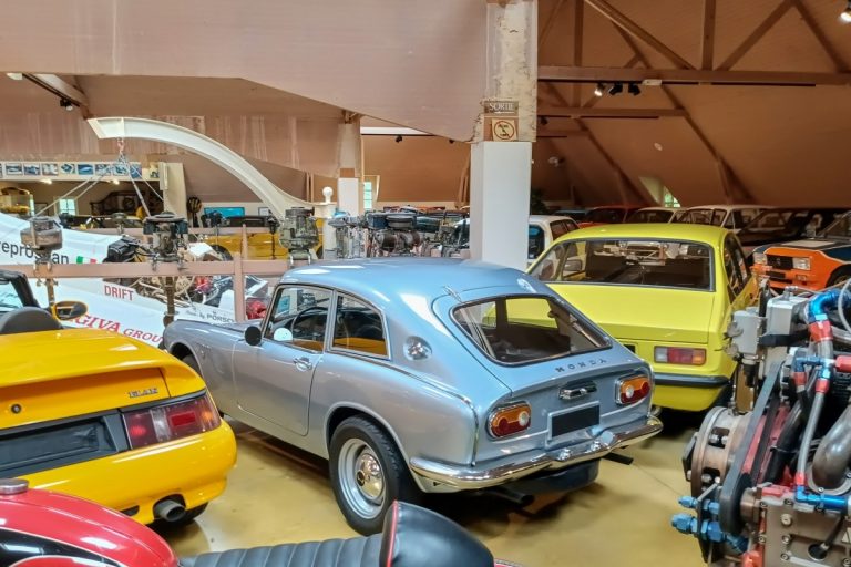 El Manoir del Automóvil: Una inmersión en los tesoros de importación y camiones domésticos