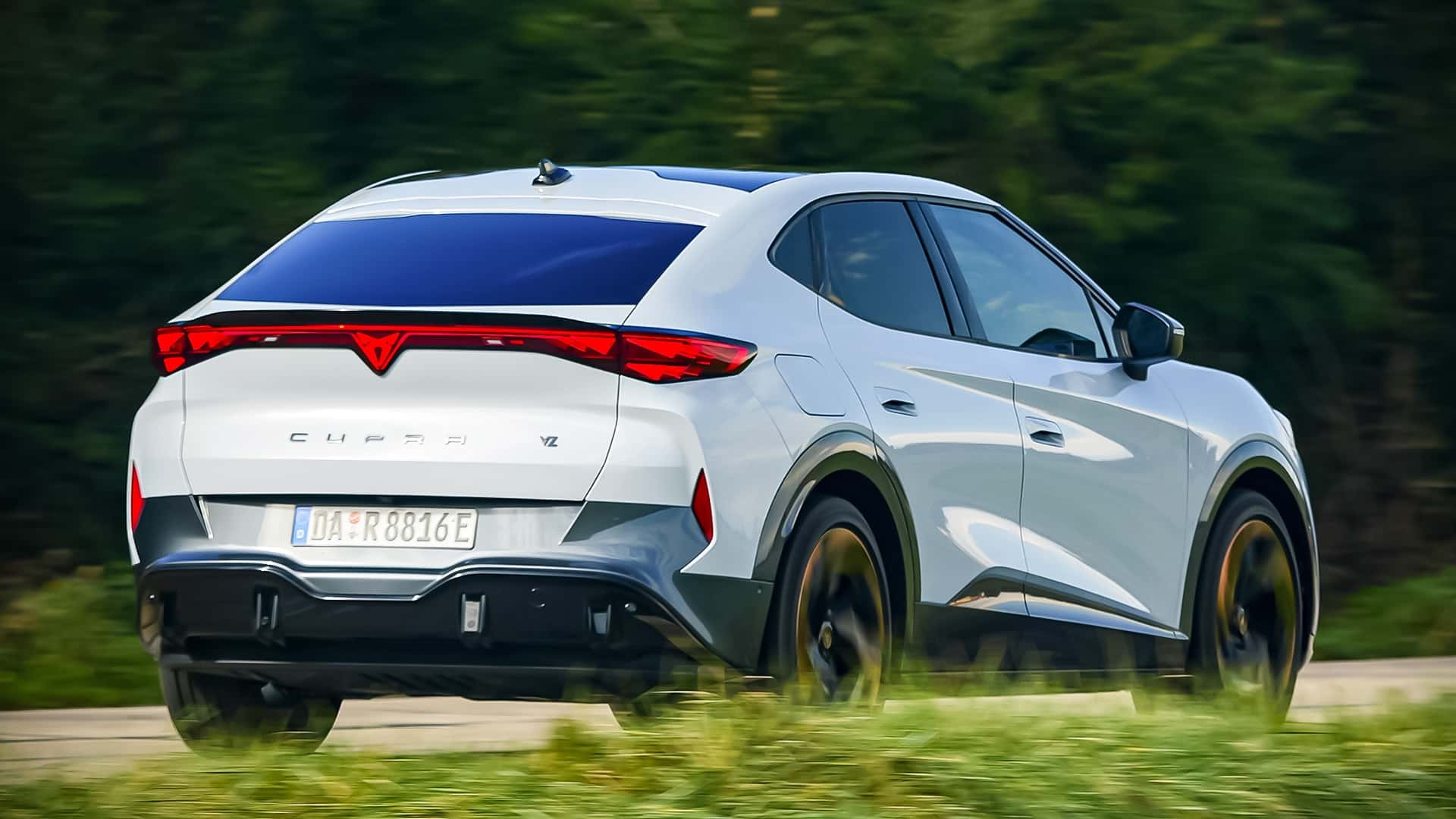 Cupra Tavascan: Bruselas Levanta Barreras Arancelarias para un Futuro El&eacute;ctrico
