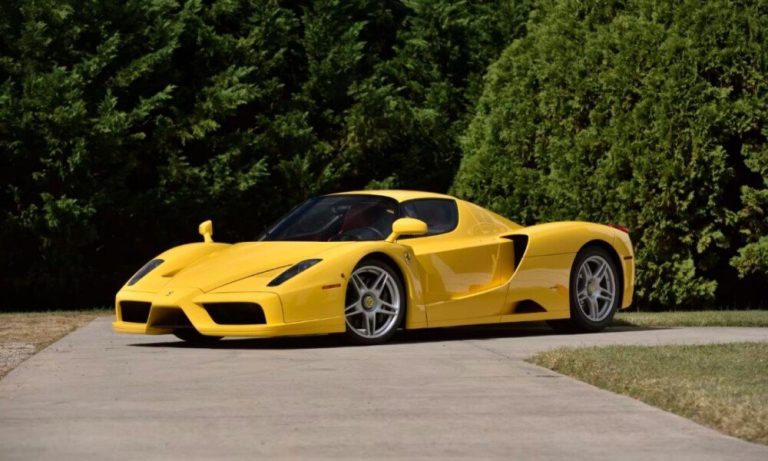 Ferrari Enzo amarillo rompe récords de subasta con .9 millones.