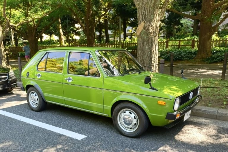 Volkswagen Golf LS 1976: medio siglo de historia en verde pistacho