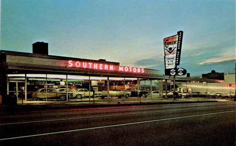 Cadillac: Un Viaje en el Tiempo a Través de Postales Vintage