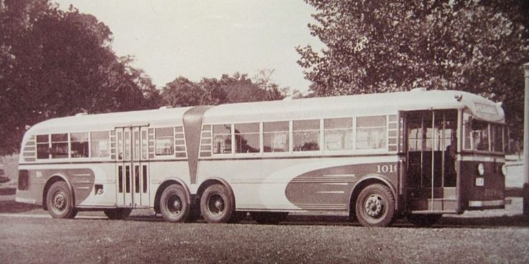 Los Autobuses Articulados Pioneros: Twin Coach 1938 y Alfa Romeo 110 AM-Macchi 1937