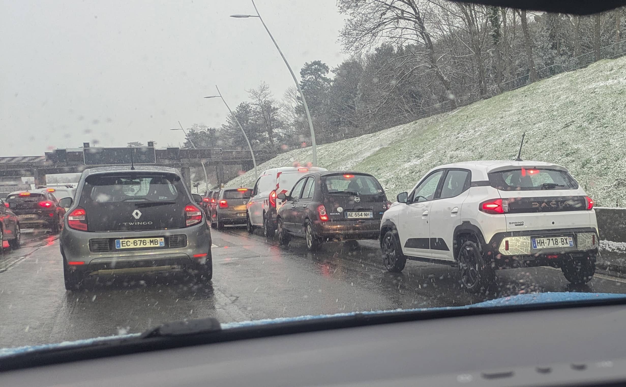 Taponamientos récord en Ile-de-France: la nieve paraliza la circulación.