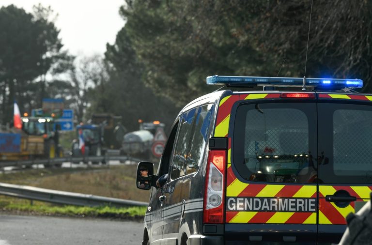 Los agricultores enojados bloquean París y la A13: un mensaje fuerte para la agricultura francesa.