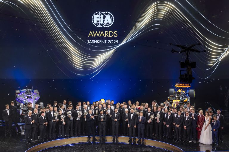 Celebración brillante de los campeones del automovilismo en Tashkent