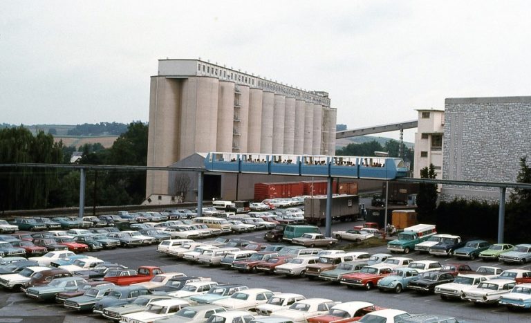Los Parkings de Antaño: Una Inmersión en los Años 50 a 70