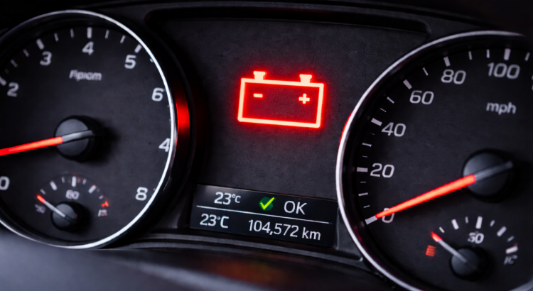 Test de batería y alternador: ¿qué hacer si se enciende el testigo rojo?