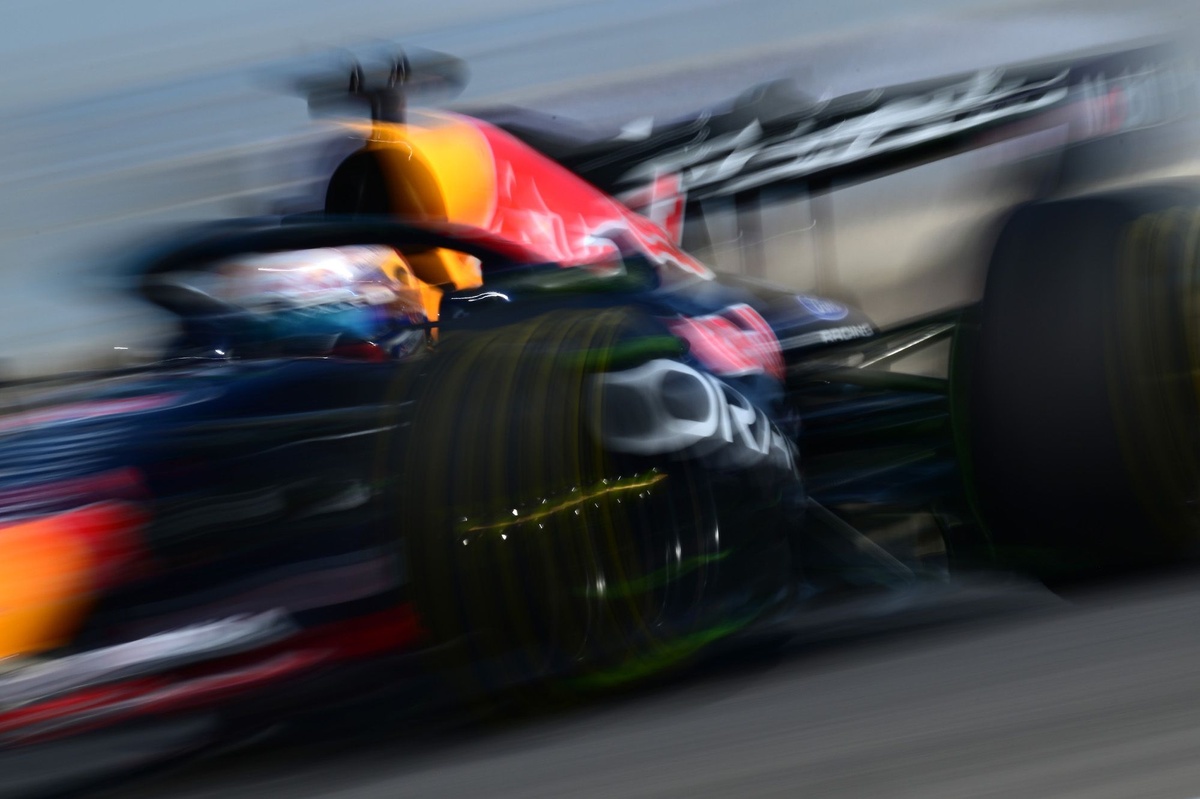 Red Bull Toma la Delantera: La Estrategia Audaz de Verstappen Frente a sus…