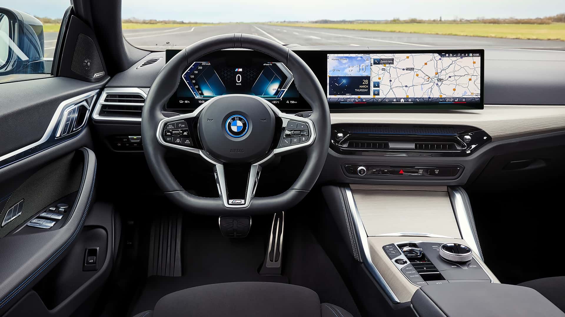 Diseño Automotriz: Equilibrando Estética y Tecnología para Mejorar la Experiencia del Usuario