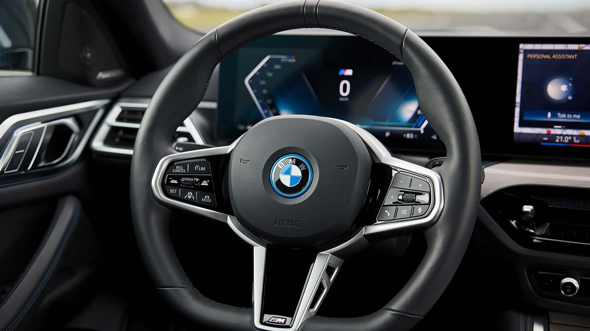 Diseño Automotriz: Equilibrando Estética y Tecnología para Mejorar la Experiencia del Usuario
