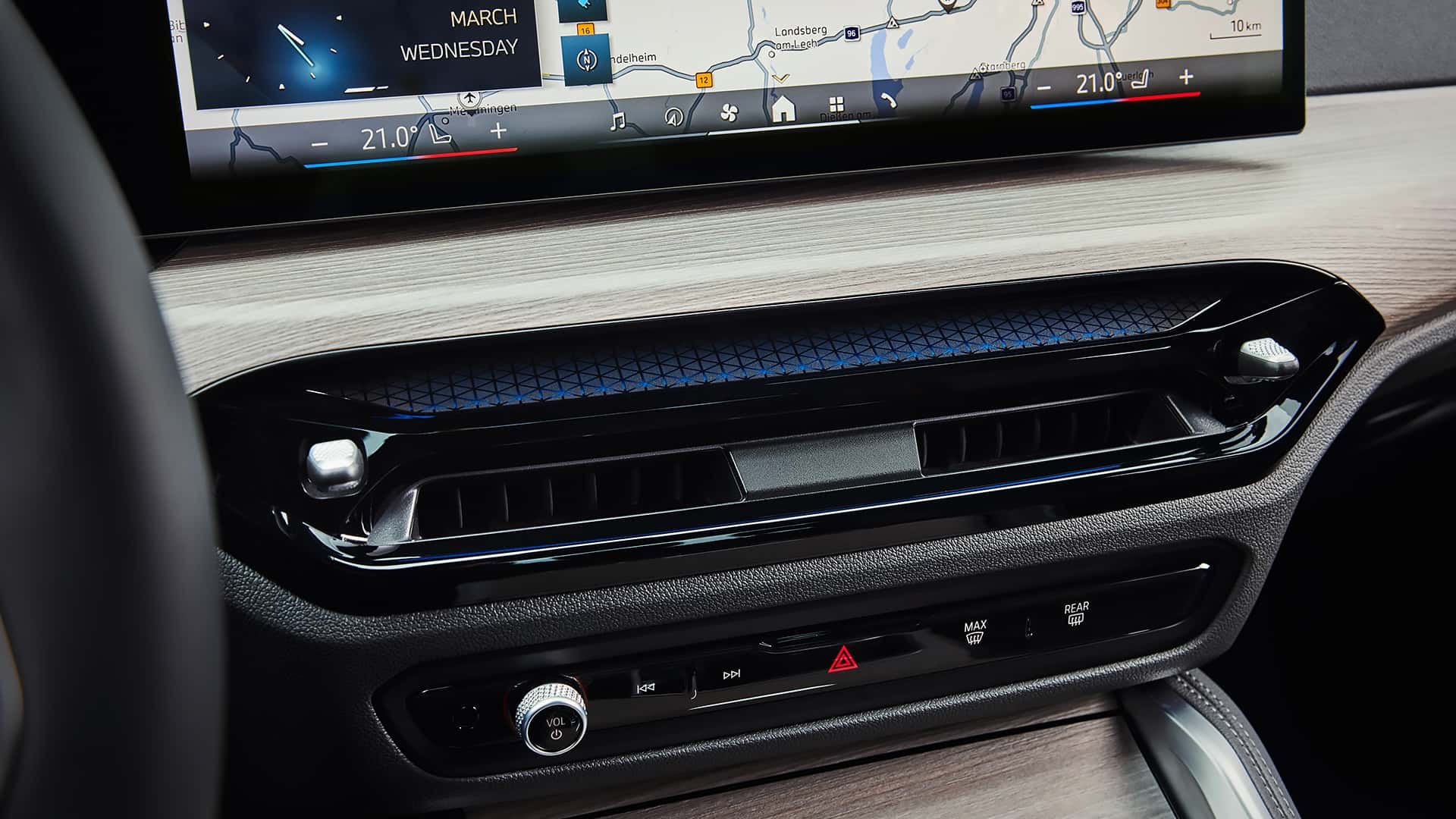 Diseño Automotriz: Equilibrando Estética y Tecnología para Mejorar la Experiencia del Usuario
