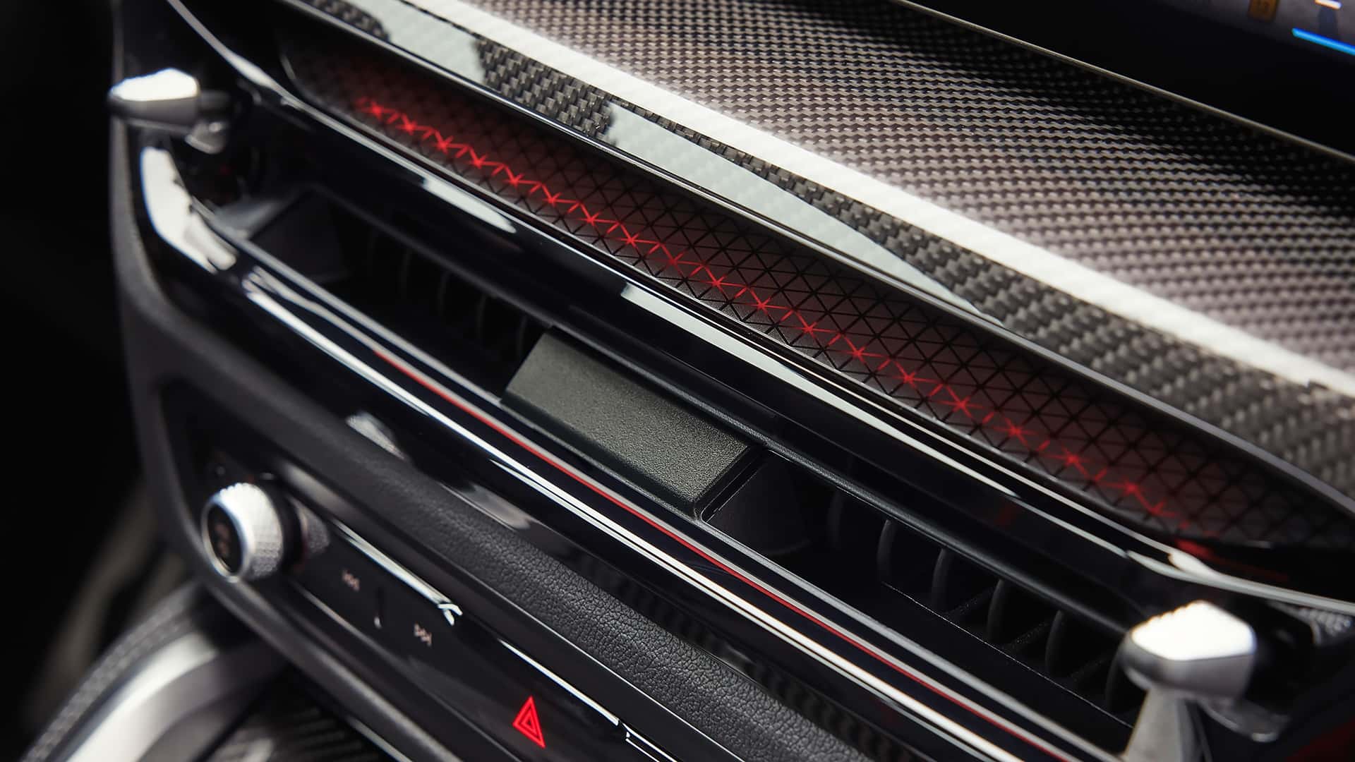 Diseño Automotriz: Equilibrando Estética y Tecnología para Mejorar la Experiencia del Usuario