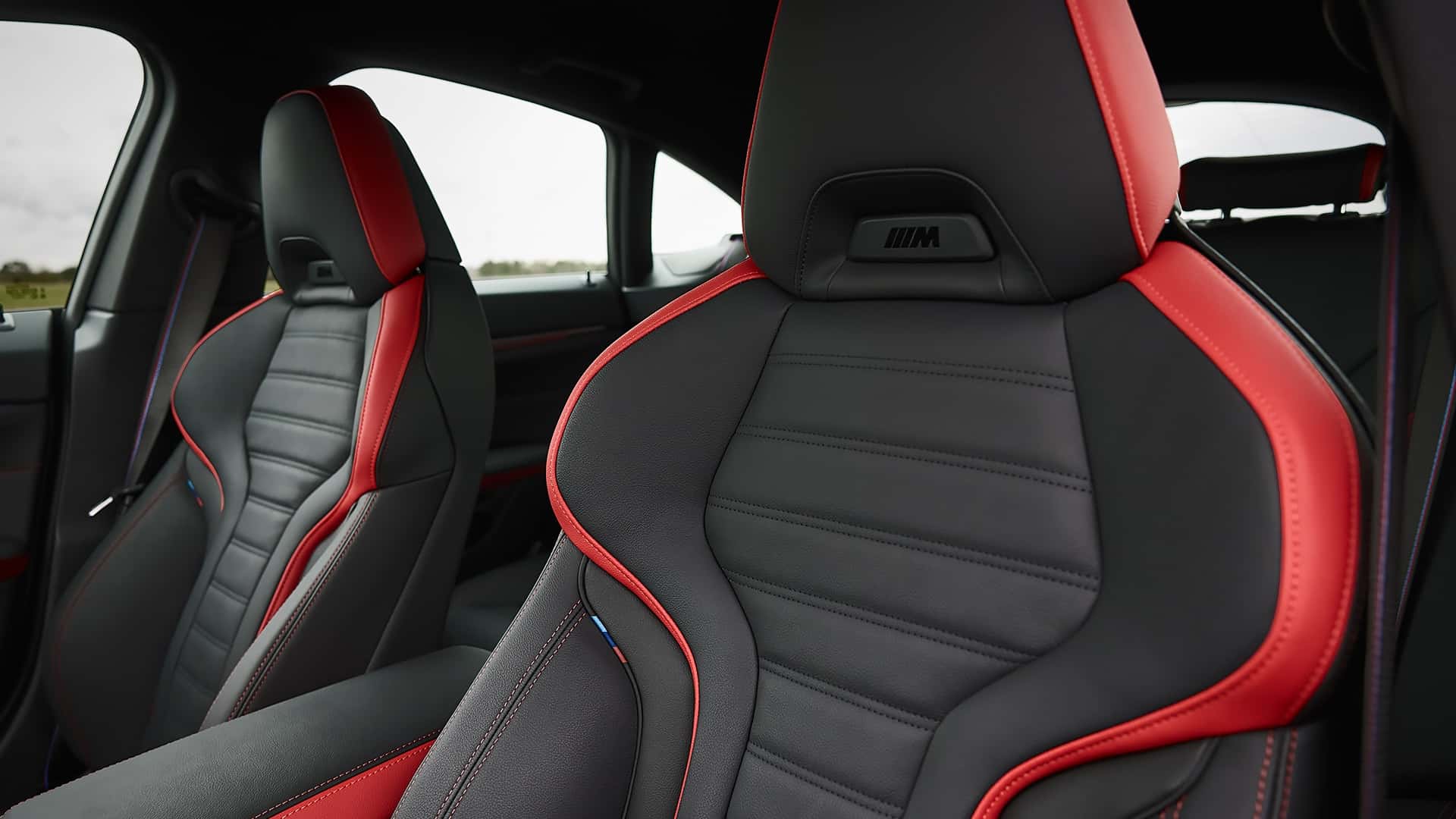 Diseño Automotriz: Equilibrando Estética y Tecnología para Mejorar la Experiencia del Usuario