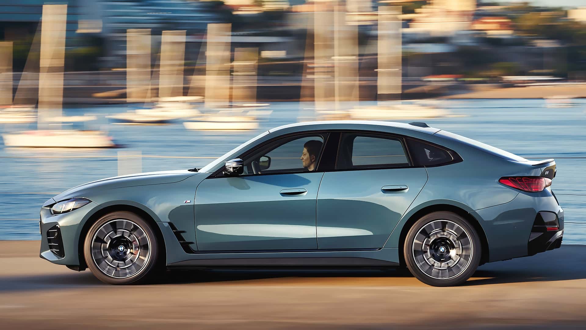 Diseño Automotriz: Equilibrando Estética y Tecnología para Mejorar la Experiencia del Usuario