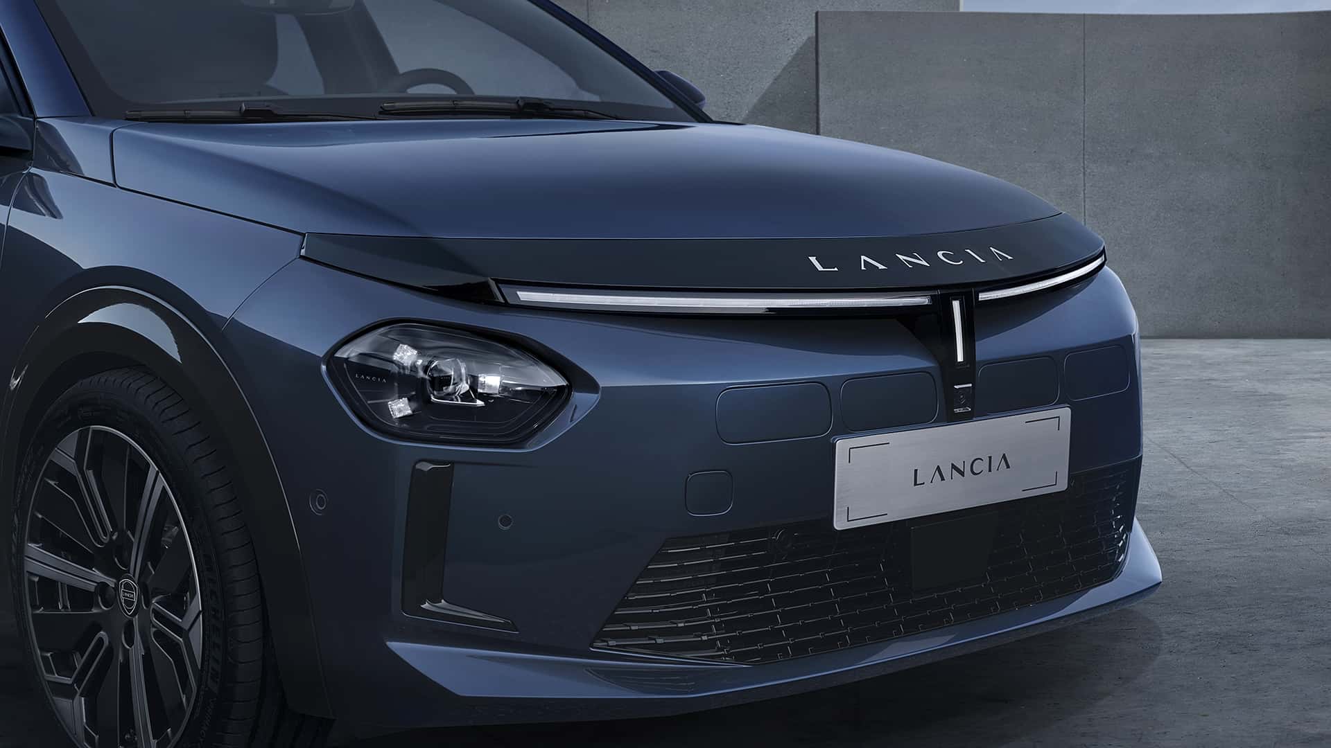Diseño Automotriz: Equilibrando Estética y Tecnología para Mejorar la Experiencia del Usuario