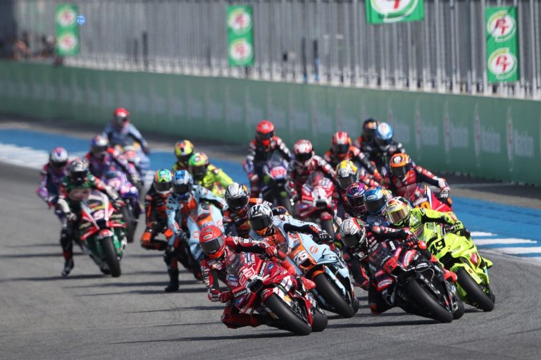 Bezzecchi triunfa en el GP de Tailandia: un punto de inflexión para Aprili…