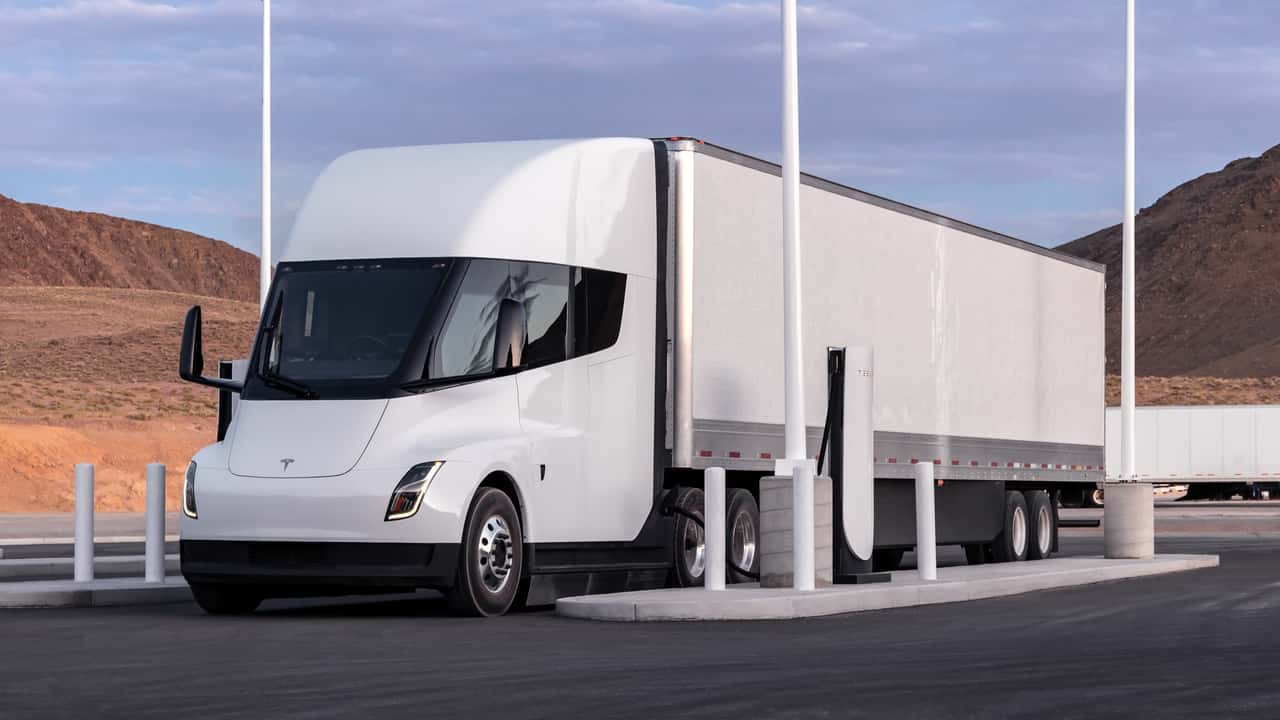 El primer Megacharger público de Tesla Semi decepciona en promesas de pote…
