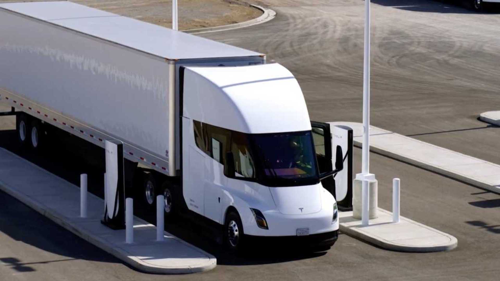 El primer Megacharger p&uacute;blico de Tesla Semi decepciona en promesas de potencia