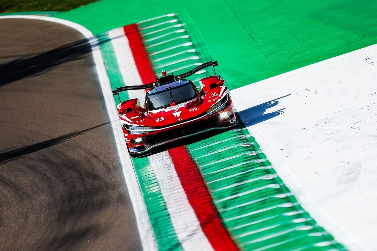 Toyota triunfa en Imola, Ferrari en retirada