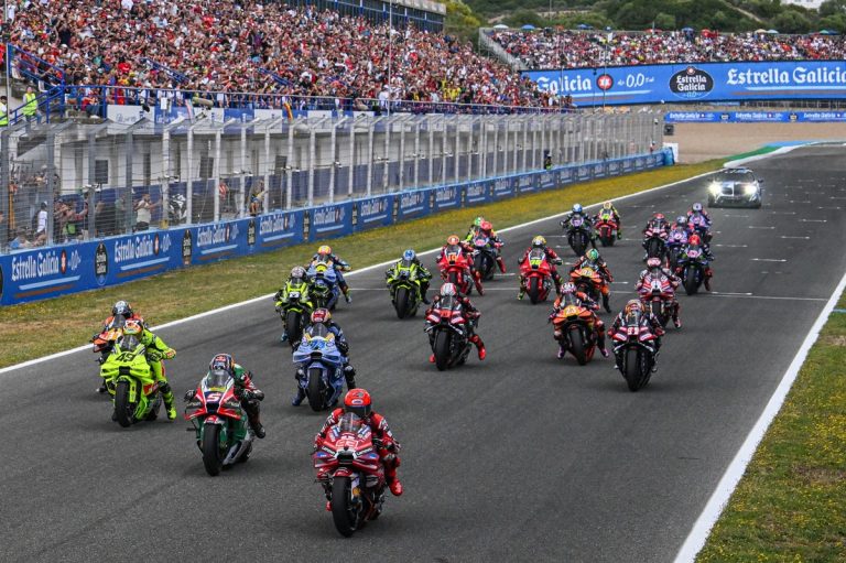 Bezzecchi reabre el debate de los tear-offs en MotoGP tras su caída en…
