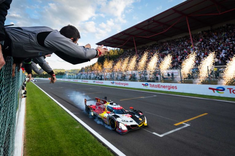 BMW M Team WRT rompe la maldición y logra un histórico doblete en Spa