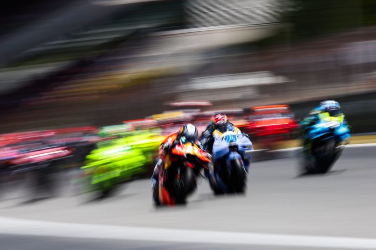 MotoGP: Acosta critica un espectáculo peligroso tras las banderas rojas