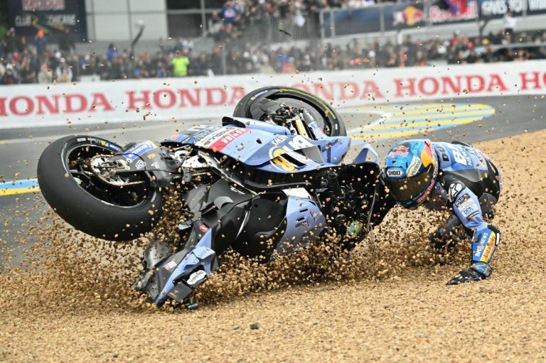 Álex Márquez se estrella en Le Mans: un error inexplicable que le cuesta…