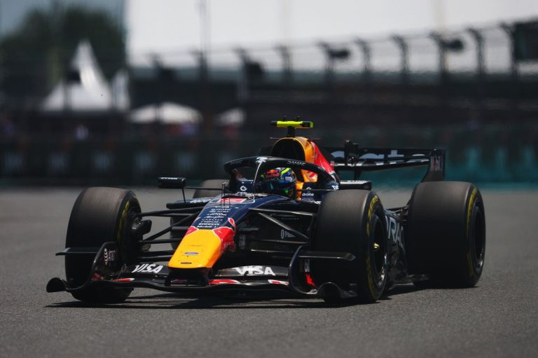 Hadjar, al borde de salir desde el pit lane en Miami por una…