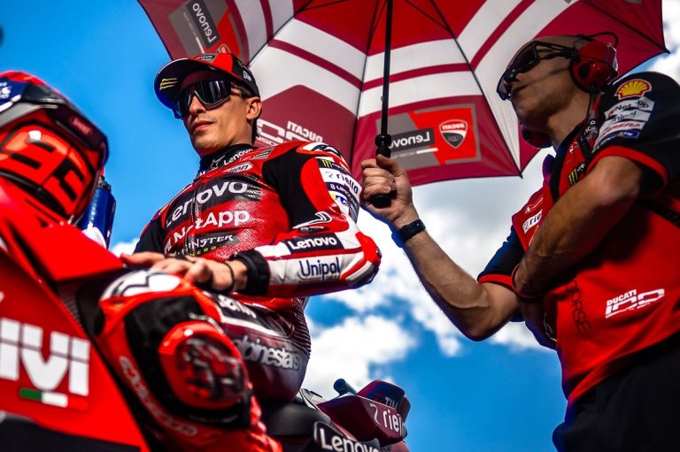 Marc Márquez, el 'superhéroe' de Ducati que pilotó con un brazo y medio
