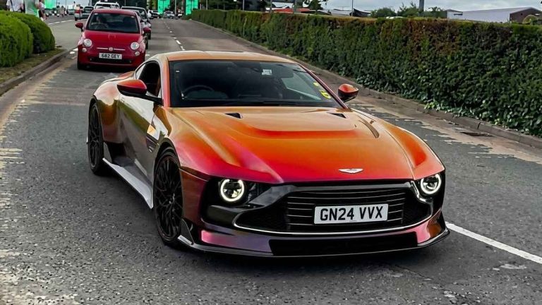 Aston Martin Valour: una pintura que juega con la luz