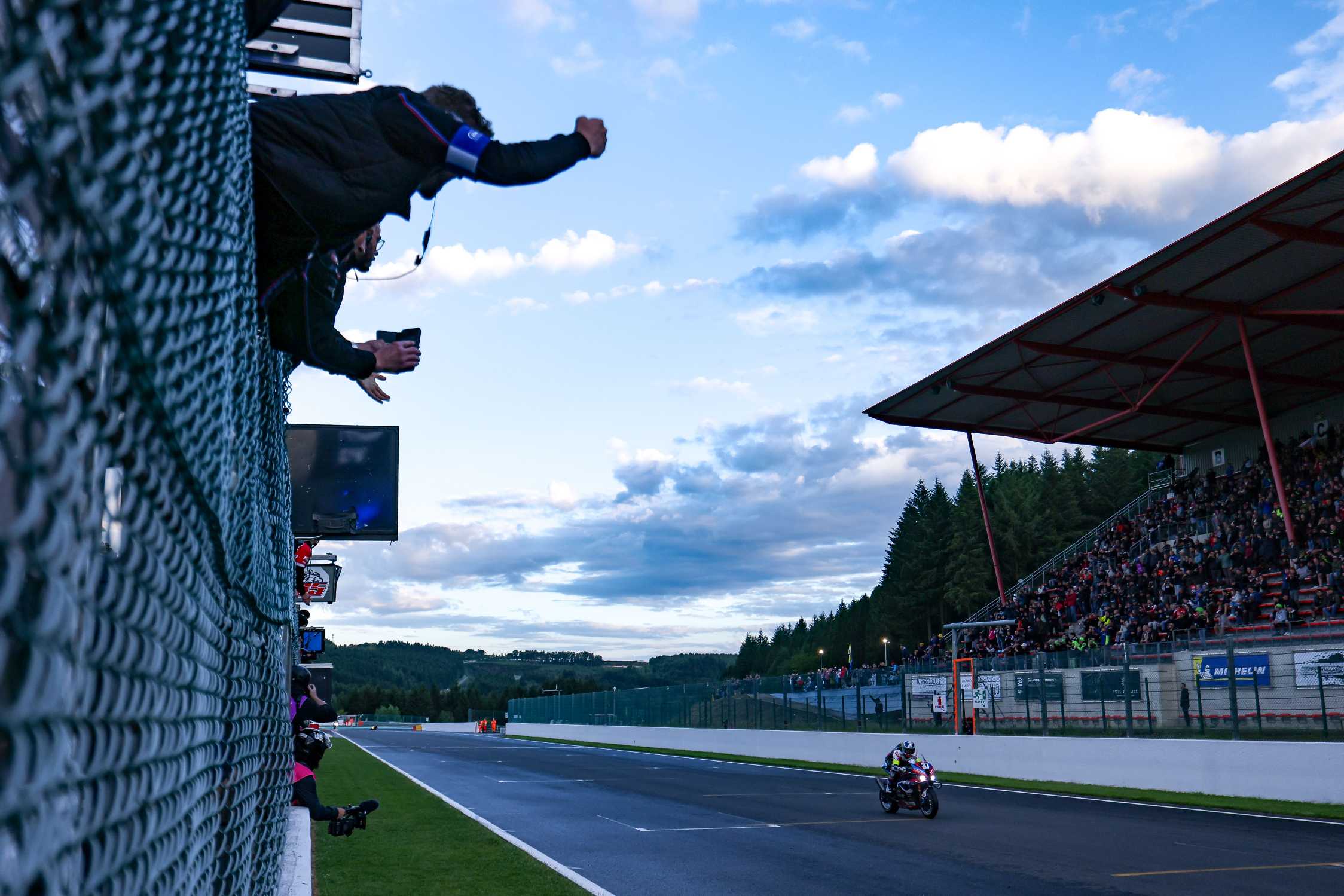 BMW M 1000 RR: Victoria clave en Spa-Francorchamps y mira a Suzuka image 2