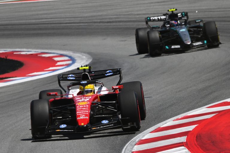 Hamilton y Ferrari ejecutan la estrategia perfecta en Barcelona y…