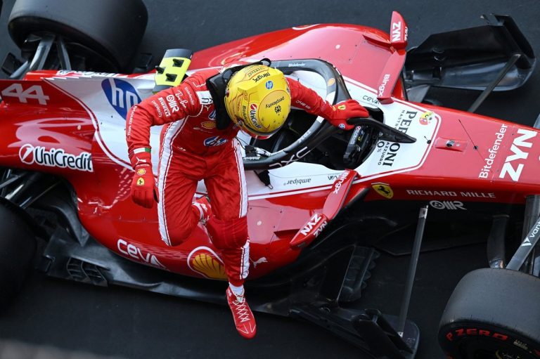 Hamilton rompe su rutina y logra la primera línea con Ferrari en España