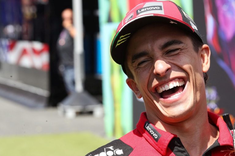 MotoGP: Márquez siembra dudas y Bezzecchi asume la presión
