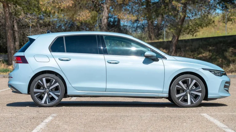 116 CV, etiqueta Eco y 900 km de autonomía, por 27.200 €: así es el Volkswagen Golf barato